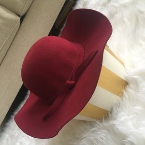 **Large Brim Fall/Winter Hat**